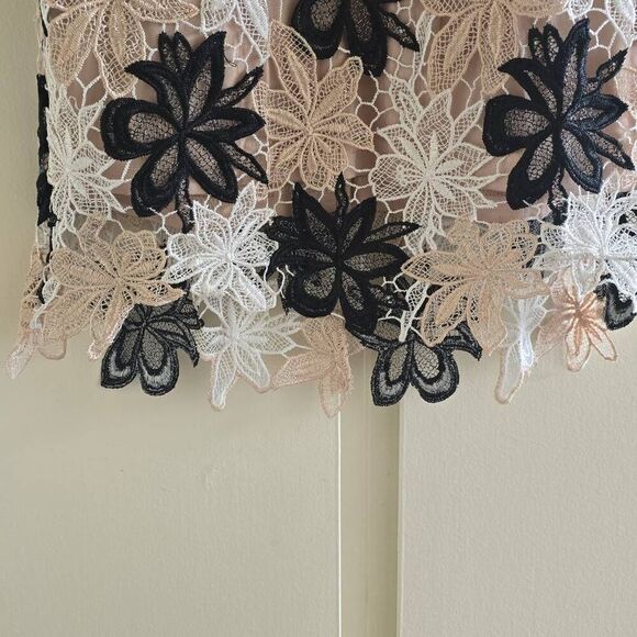 M 2 by Mocha Apparel "Tiger Lily" 3D Lace, Blk/Iv/ Bge Knee lgth Dress, NWT, S - Picture 4 of 8